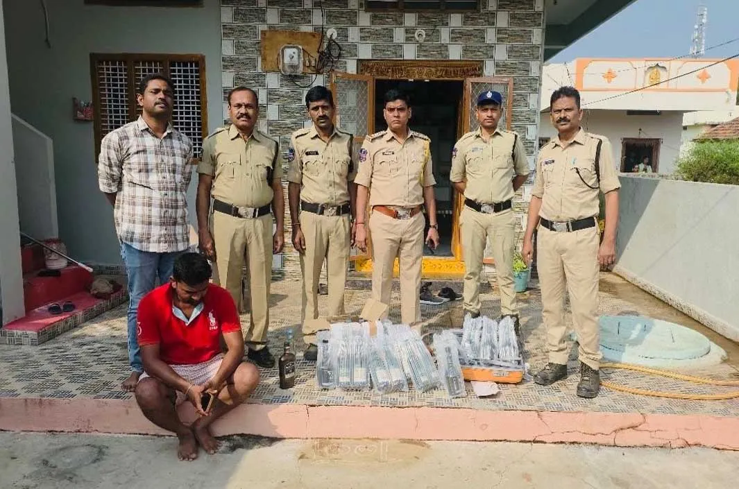 గంభీరావుపేటలో ఎక్సైజ్ దాడులు.. గోవా మద్యం పట్టివేత