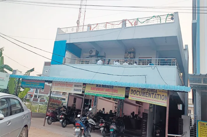 పెద్ద అంబర్‌పేట్‌లో ‘డబుల్’ రిజిస్ట్రేషన్ల దందా?