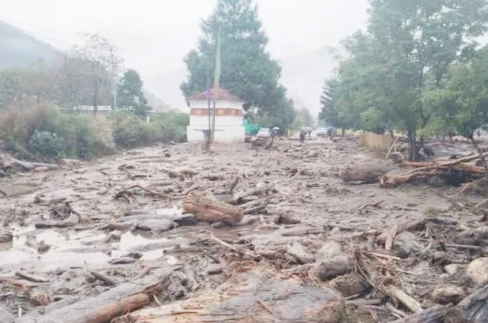 భూటాన్‌లో హిమానీనదం విస్ఫోటనం