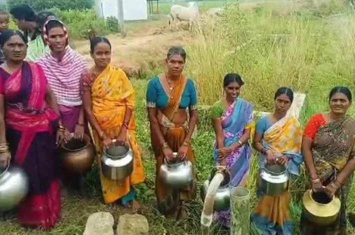 తాగునీటి కోసం మహిళల పాట్లు