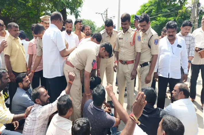 కొండాపూర్ లో వరుస ప్రమాదాలపై ప్రజాగ్రహం