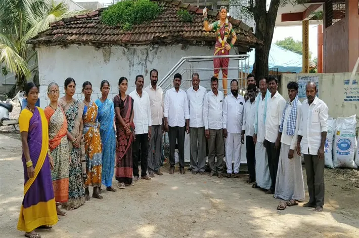 వీరనారి ఐలమ్మ బాటలో నడవాలి