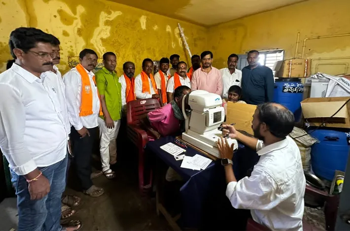 ఉచిత కంటి వైద్య శిబిరాలు