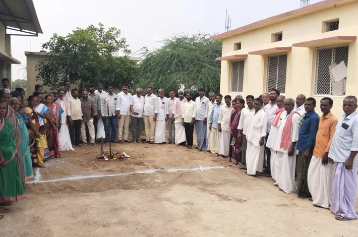 మహిళలను కోటీశ్వరులు చేయుట కోసం మహిళా సమైక్య భవనం భూమి పూజ