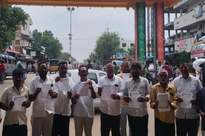 పెండింగ్‌ ప్రాజెక్టుల సాధనకు పాదయాత్ర