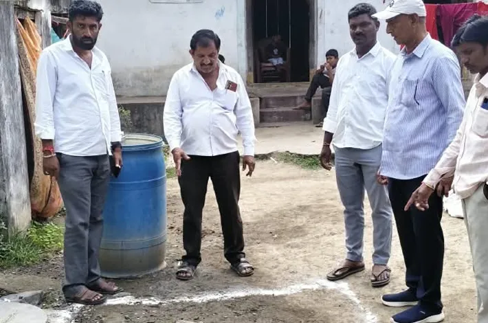 ఇంటింటికి ఇంకుడు గుంతలను నిర్మించుకోండి