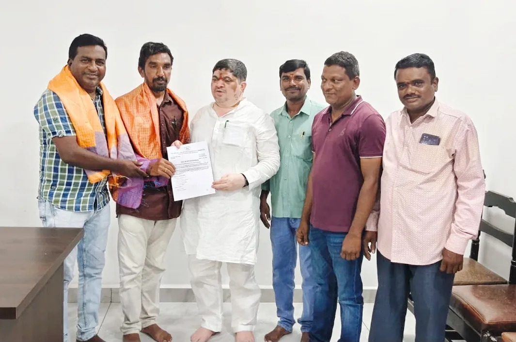 కత్తి రమేష్‌కు మంత్రి పొన్నం అభినందన