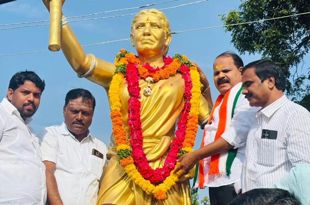దొరల పెత్తనాన్ని ధిక్కరించిన ధీరవనిత చాకలి ఐలమ్మ..!
