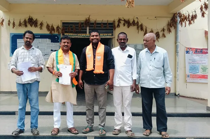రోడ్డు డివైడర్ మధ్య విద్యుత్ ట్రాన్స్ఫార్మర్ ఏర్పాటు ఆపండి