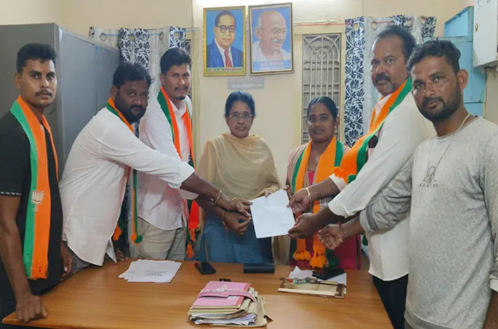 ఇందిరమ్మ ఇళ్ల కేటాయింపులో తీవ్ర అక్రమాలు
