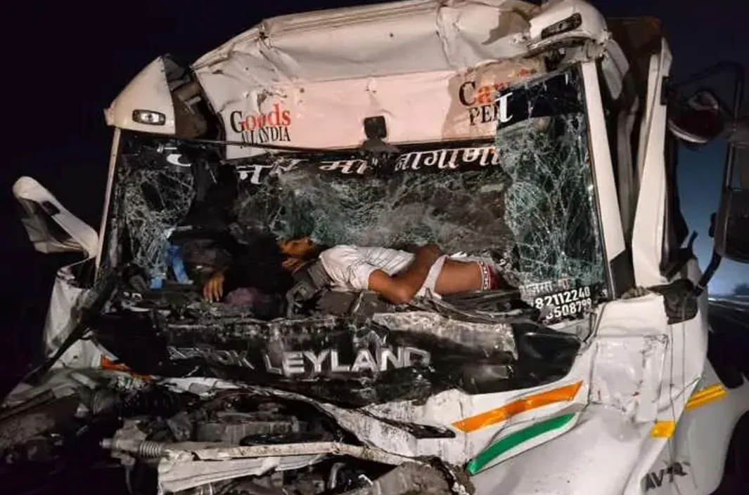 ఘోర రోడ్డు ప్రమాదం