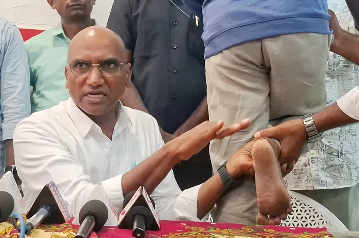 జర్నలిస్టులపై థర్డ్ డిగ్రీనా?