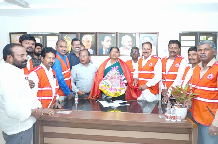 నీరు..విద్యుత్ పొదుపుపై ప్రజలకు అవగాహన కల్పించండి