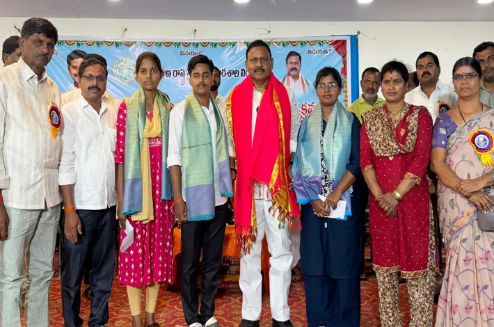 పేద విద్యార్థుల వైద్య విద్యకు ఎమ్మెల్యే టీఆర్ఆర్ అండ