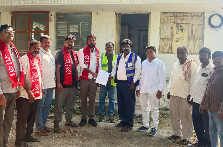 కరెంటు కోతలతో ఎండుతున్న పంటలు
