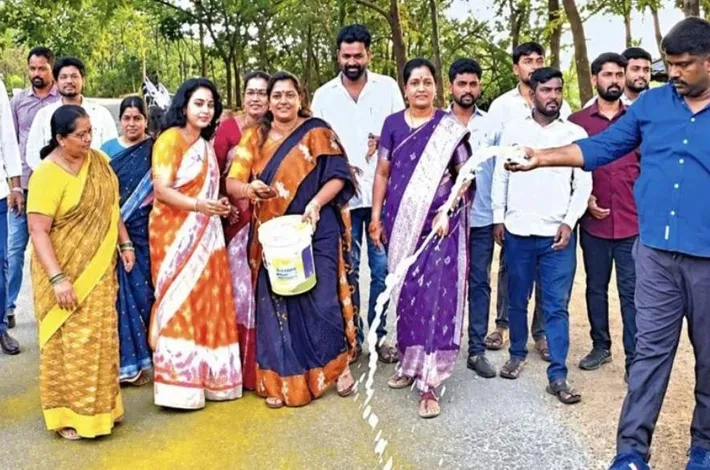 ఎర్రవల్లిలో పసుపు నీళ్లతో శుద్ధి