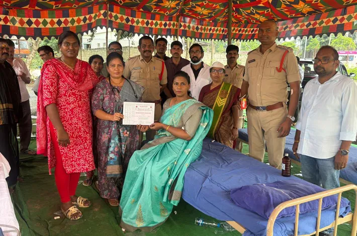 పోలీసుల ఆధ్వర్యం లో మెగా రక్తదాన శిబిరం