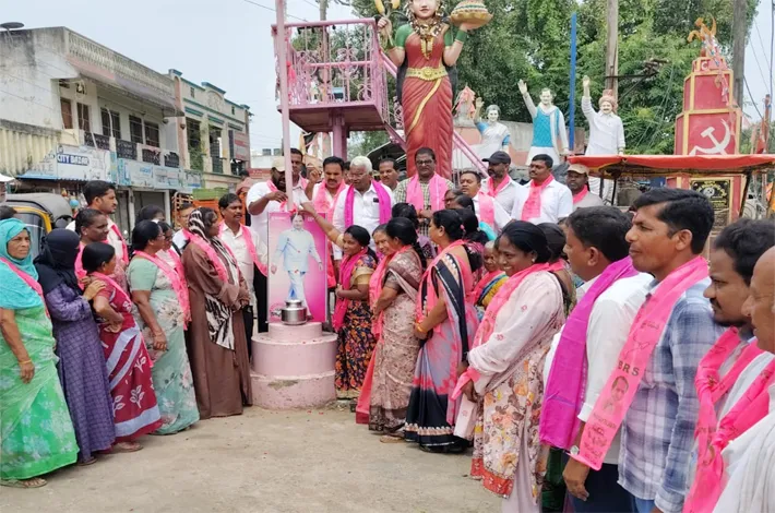పేదింటి ఆడబిడ్డలకు కల్యాణ లక్ష్మి అండ