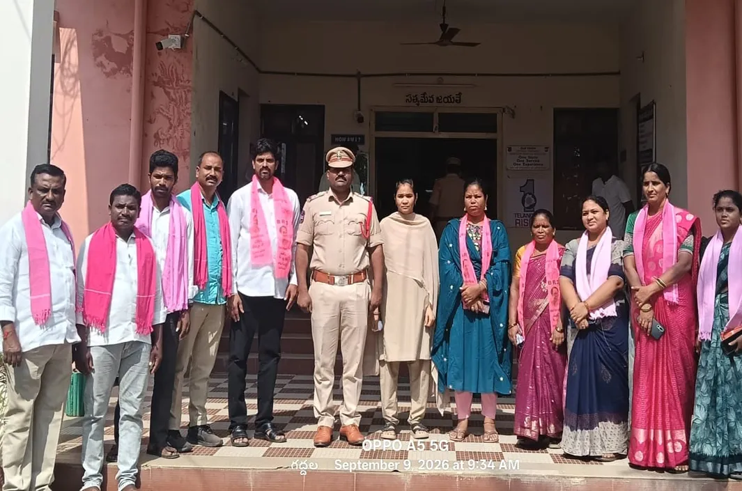 సర్పంచుల గళం నొక్కే యత్నం