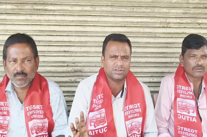లేబర్ మంత్రిపై విచారణ జరపాలి