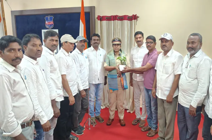 జిల్లా ఎస్పీని కలిసిన ఎంఈఎఫ్‌ సభ్యులు 
