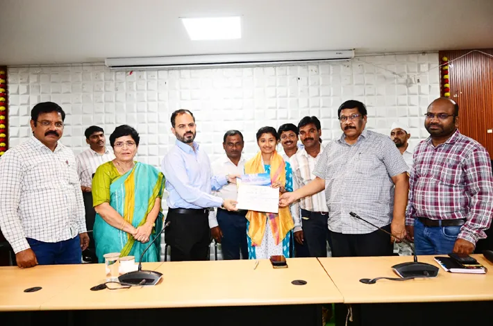రాష్ట్ర స్థాయి పాటల పోటీల్లో ప్రజ్ఞకు తృతీయ స్థానం
