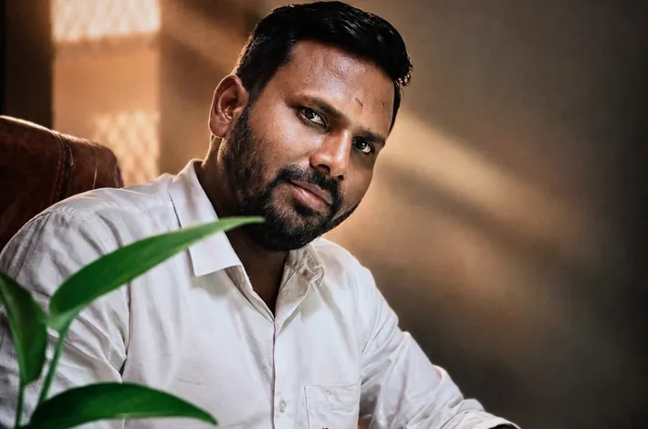 పాటలే... ప్రాణంగా.....కలమే... కర్తవ్యం గా...