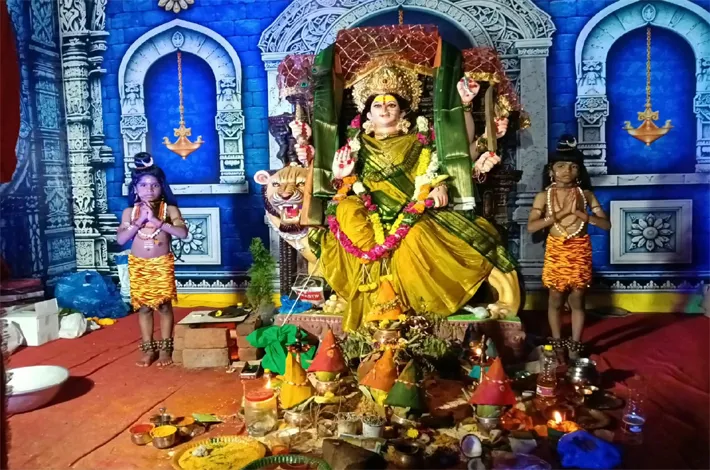 రెడ్డిపల్లిలో ఘనంగా అమ్మవారి చీరల వేలం