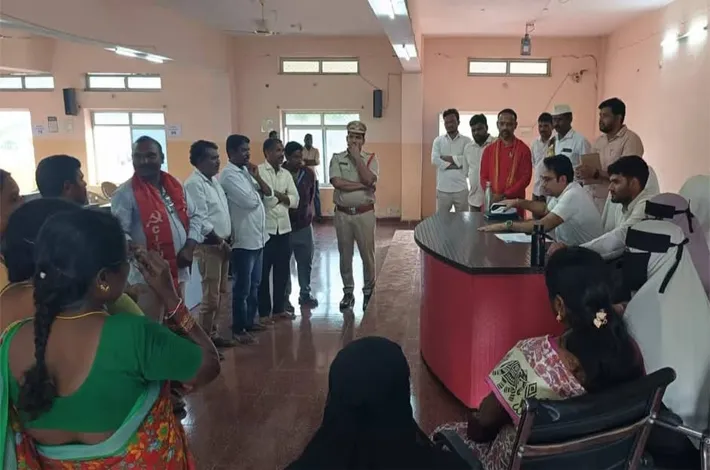 అధికారుల హామీతో మున్సిపల్ కార్మికుల సమ్మె విరమణ