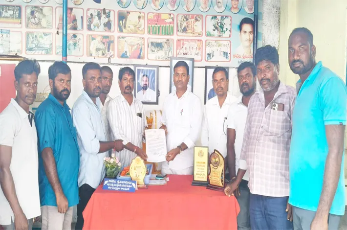 నసర్లబాదు పెద్ద చెరువును కాపాడాలి