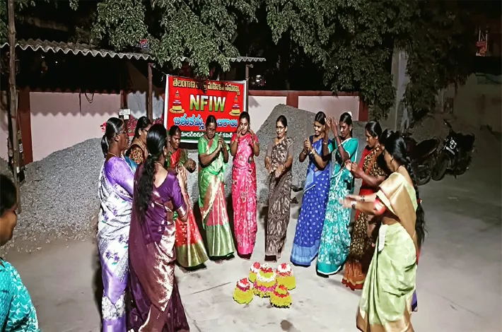తెలంగాణ సంస్కృతి సాంప్రదాయాలకు ప్రత్యేక బతుకమ్మ