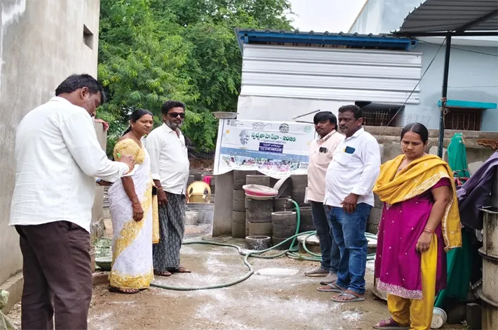 పారిశుద్ధ్య పనులు సక్రమంగా నిర్వహించాలి