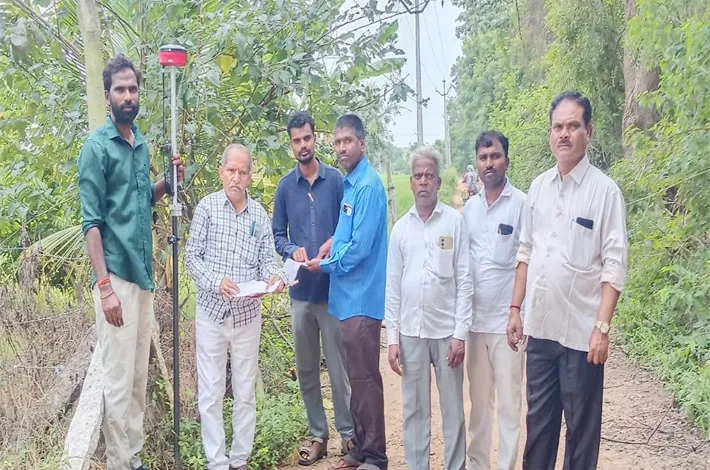 వెలికట్ట 271 సర్వే నంబర్‌లో భూ హద్దుల నమోదు