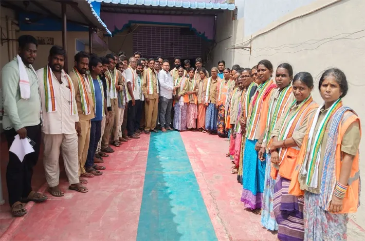 మున్సిపల్ కార్మికులతో ఘనంగా దసరా అలాయ్‌–బలాయ్‌