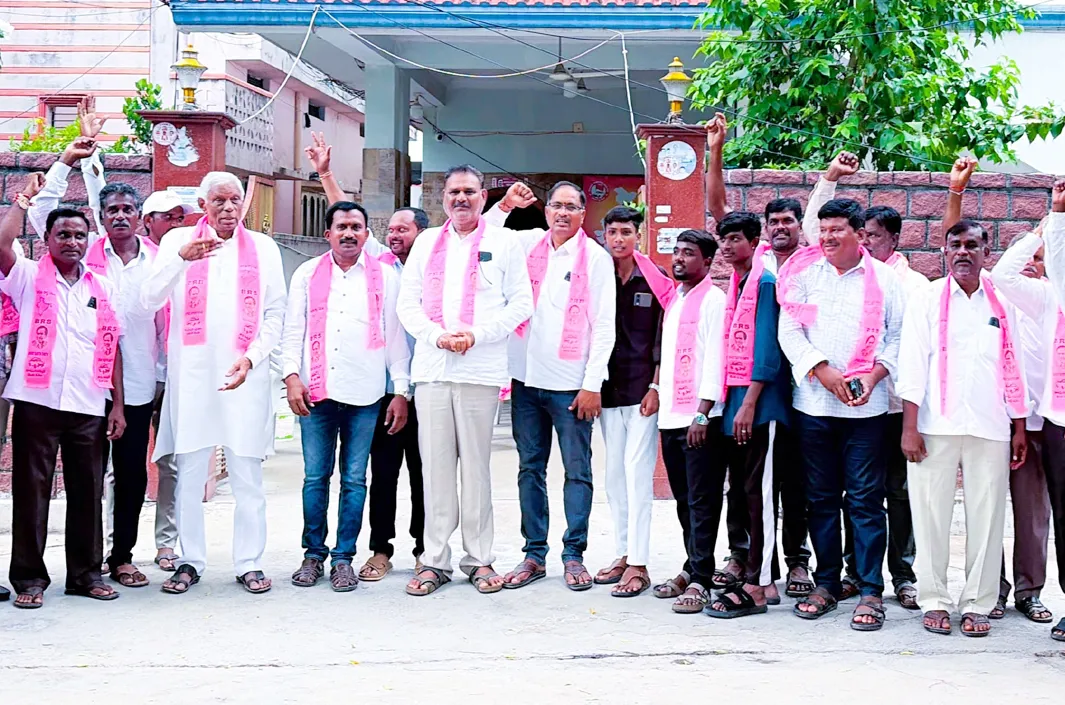బీఆర్ఎస్ లోకి పలువురి చేరికలు