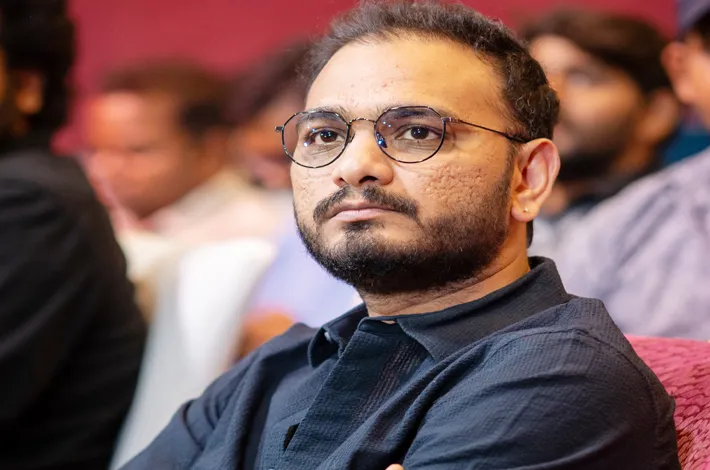 ఆడపిల్ల పుట్టలేదని.. మా అమ్మ నాకే జడలు, గౌను వేసేది! 
