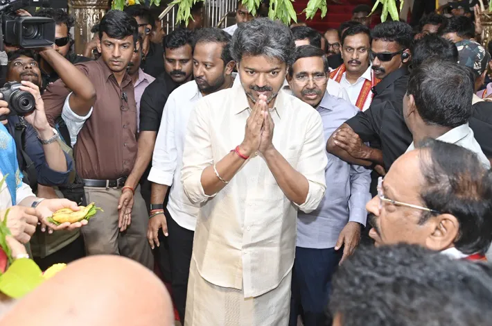 దుర్గమను దర్శించుకున్న సీఎం విజయ్