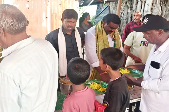 పెగళ్లపాడు లో అన్నదాన కార్యక్రమం