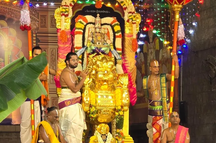 సింహ వాహనంపై ఏడుకొండలవాడు