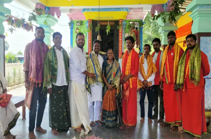 మాజీ ఎంపీపీ కొండ శంకర్ దంపతులకు ఘన సన్మానం