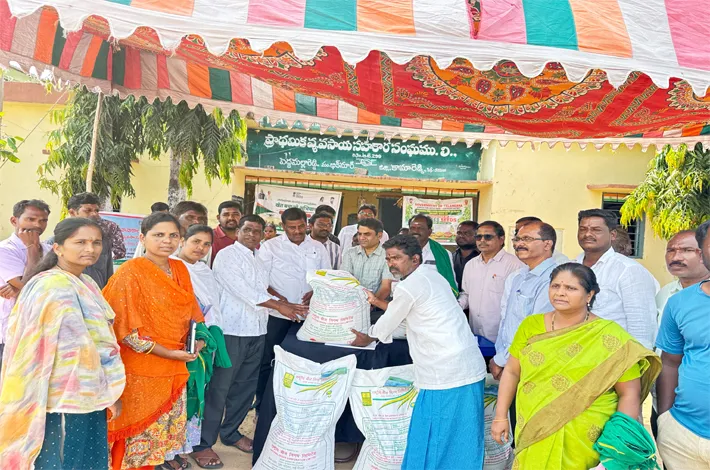 రైతులకు శనగ విత్తనాల పంపిణీ