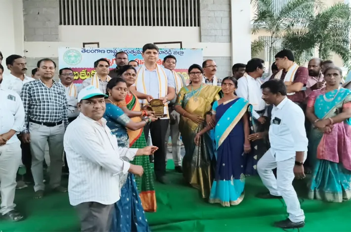 గాంధారి మండల సమాఖ్యకు జిల్లా స్థాయి అవార్డు