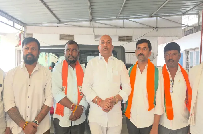 రిమ్స్ ను స్మశానంగా మార్చకండి..