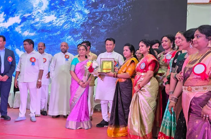 ఎడారి దేశంలో బతుకమ్మ సంబరం