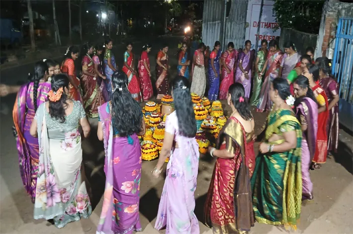 నింగికేగిసిన ఎంగిలి పూల సంబురాలు