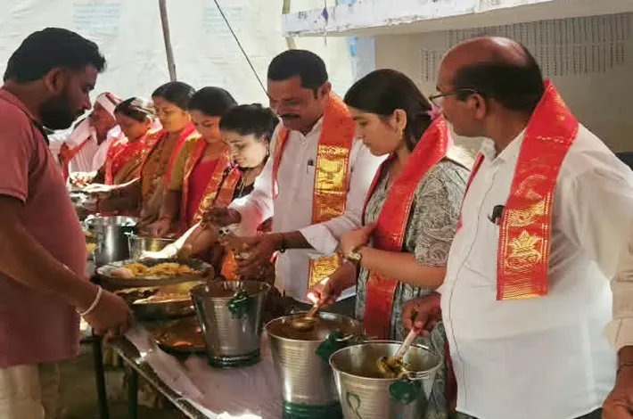 గోరిలపాడుతండాలో భక్తిశ్రద్ధలతో మహా అన్నదానం