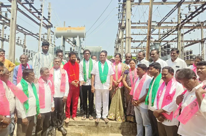 కాంగ్రెస్ ప్రభుత్వంలో కరెంటు కోసం రైతులు అరిగోస