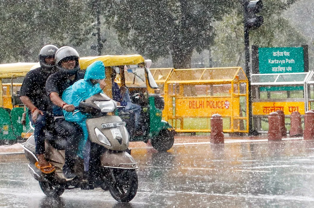 వర్షంతో మారిన వాతావరణం