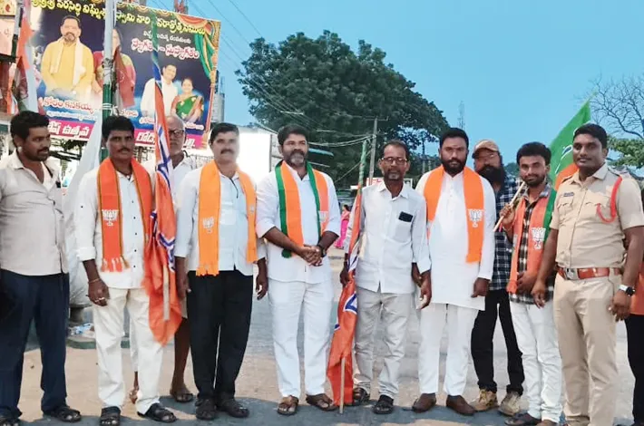 దేవుళ్లను రాజకీయాల్లోకి లాగడం సరికాదు