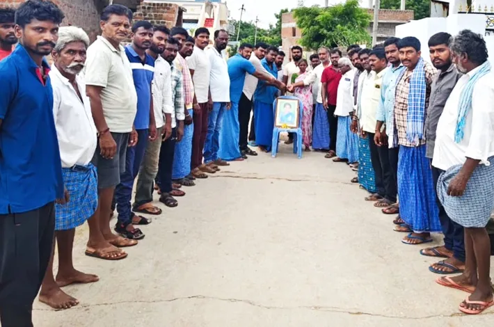ఆర్థిక సహాయం అందజేత
